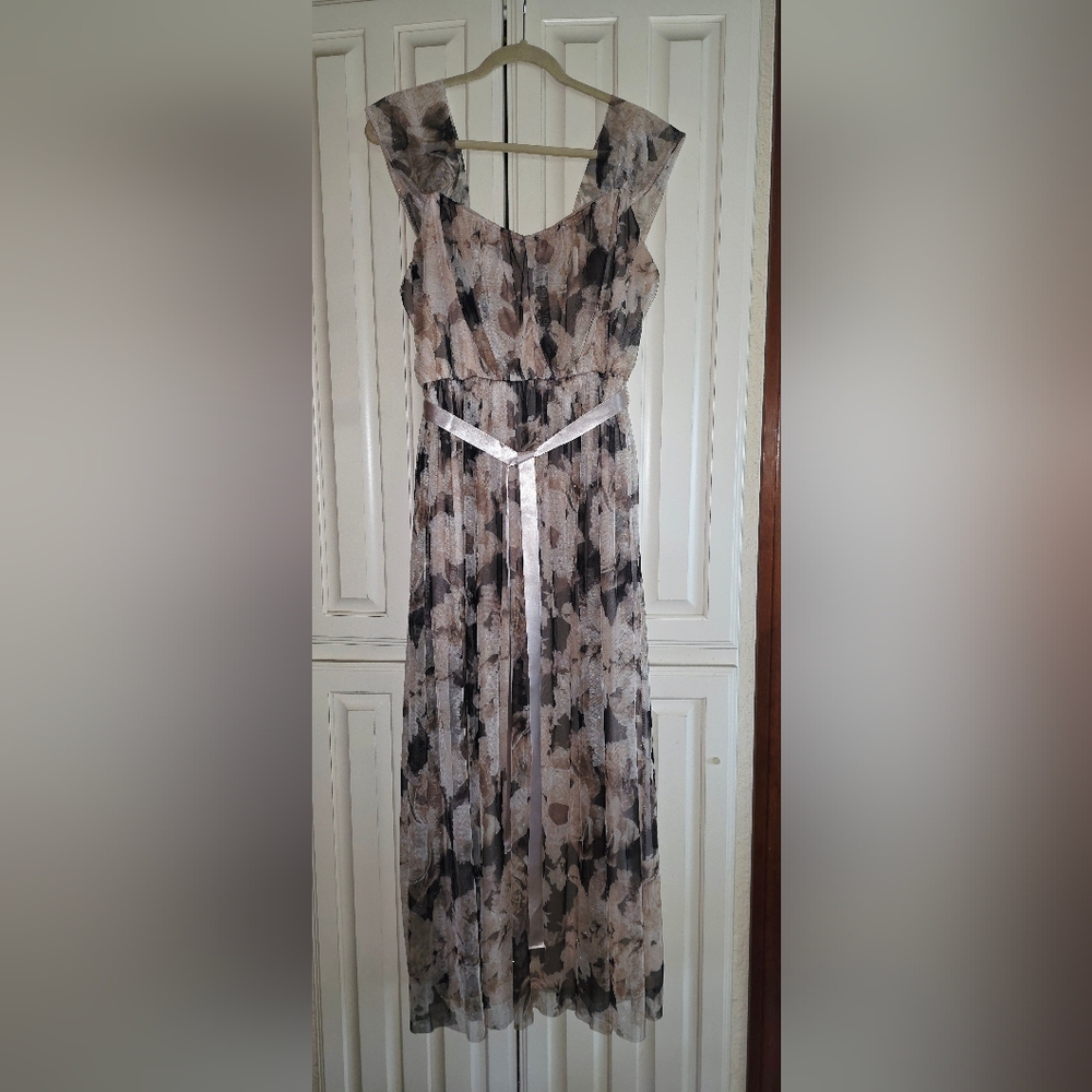 Chic Floral Maxi Dress in Cream and Black